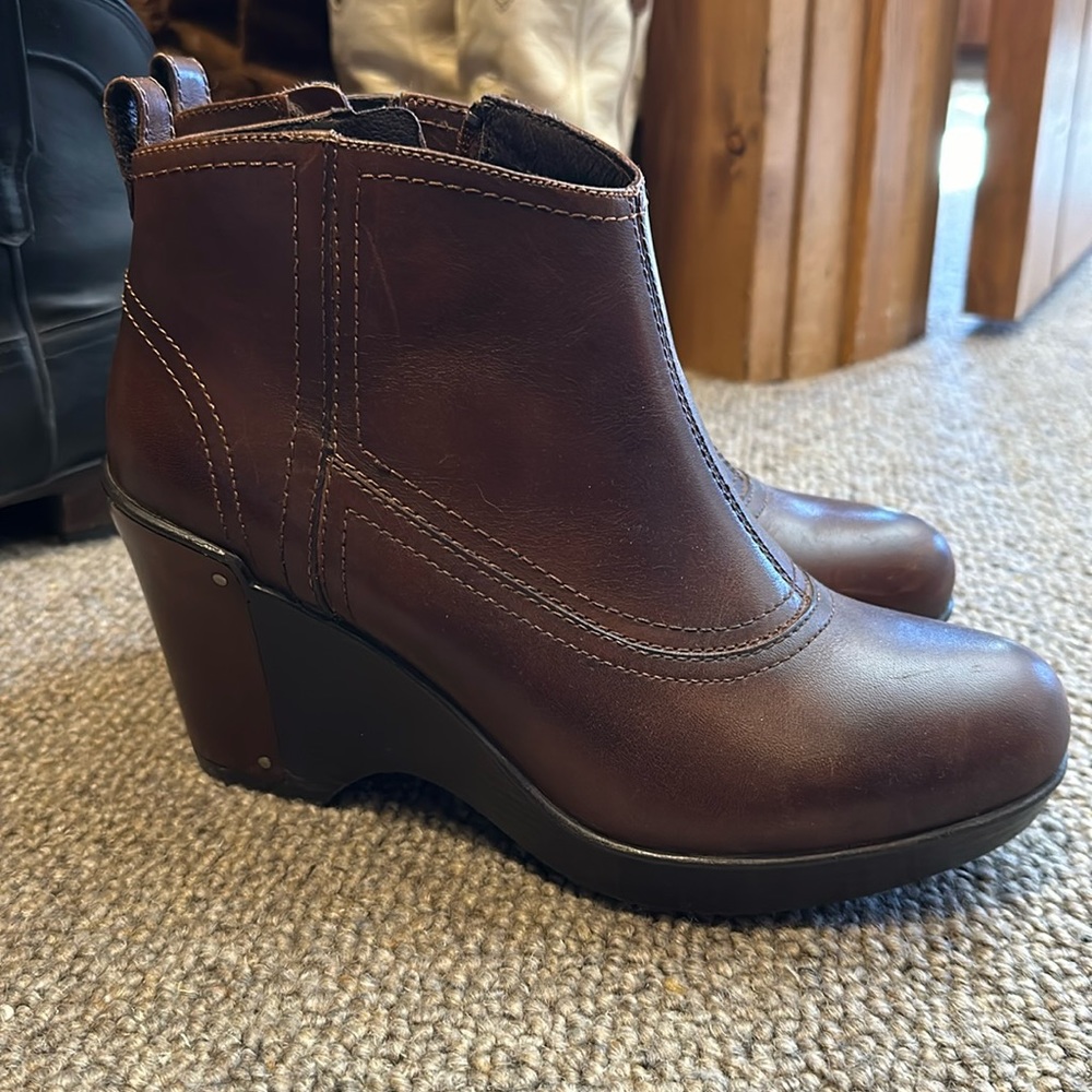 Dansko Women's Fawn Boot, Brandy Antique Full Grain